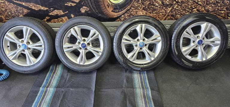 Ford Genuine 16 alloy wheels + 4 x tyres 215 55 16 Roadstone