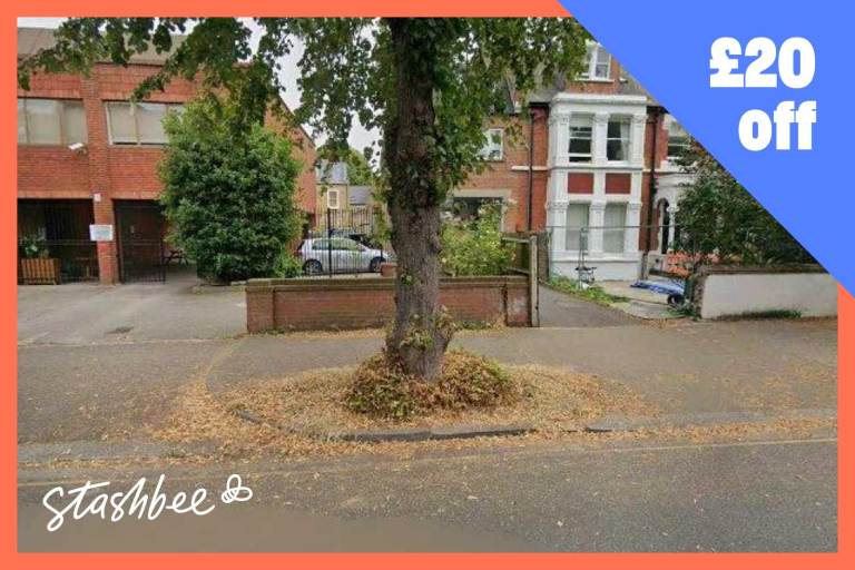 Garage to rent in London (W4) | Stashbee