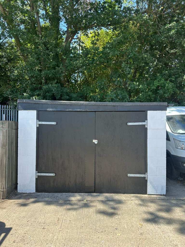 Garage / Storage Unit to Let in Hertford – 200 sq ft
