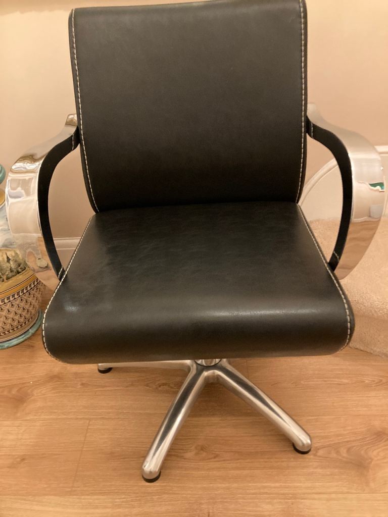 Good Condition Black Leather Salon Chair for Sale