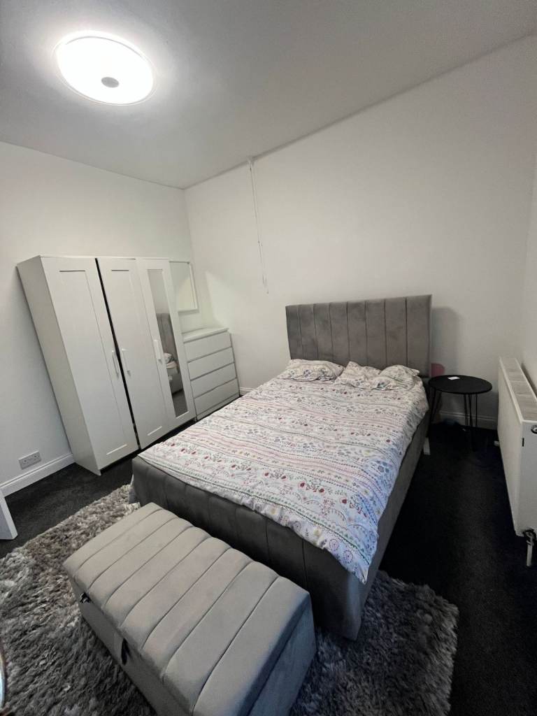 Spacious & Cosy Double Room For Rent AT M26 2SP