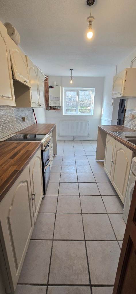 2 Bedroom House to Rent in Plasmarl Swansea