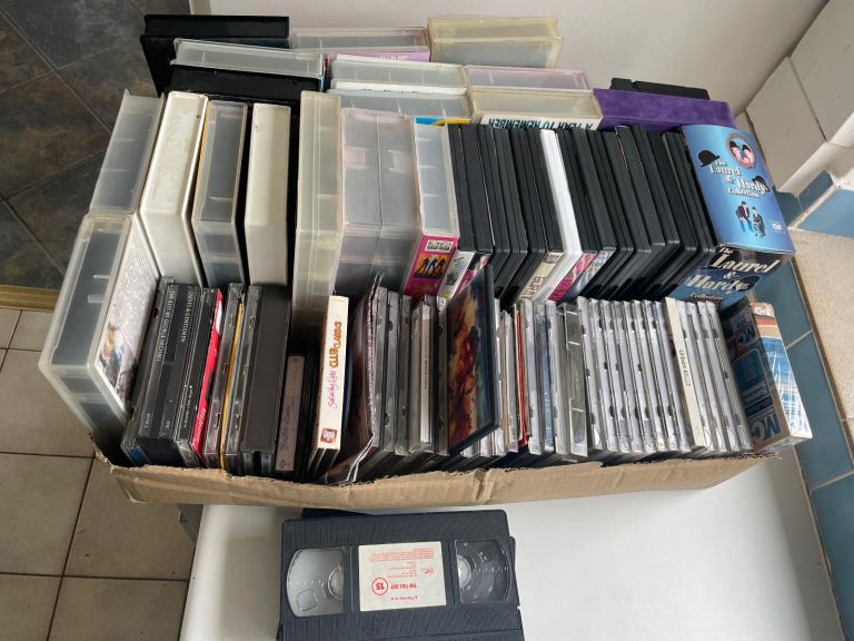 Job lot of cd’s,vhs tapes and dvd’s Viewing welcome 
