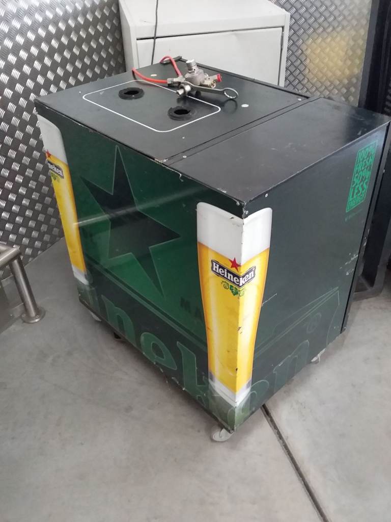 Catering equipment Icecream Yougurt Slush Coffee Beer juicers machines trailer kitchen pub items 