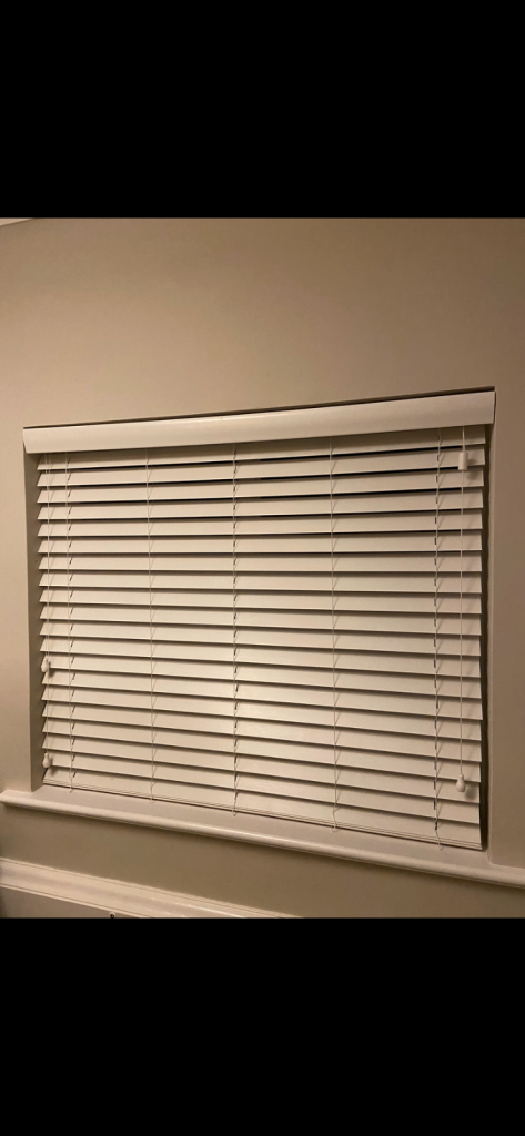 White Venetian Blinds 1150x1000mm