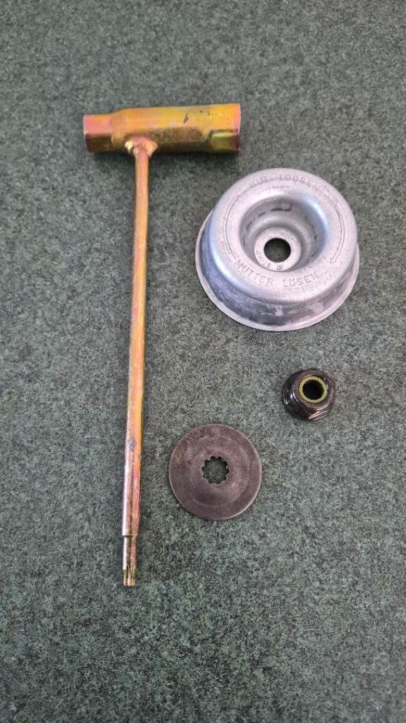 Still blade fitting tool 