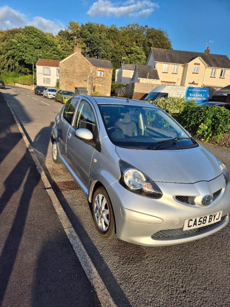 Toyota, AYGO, Hatchback, 2009, Manual, 998 (cc), 5 doors