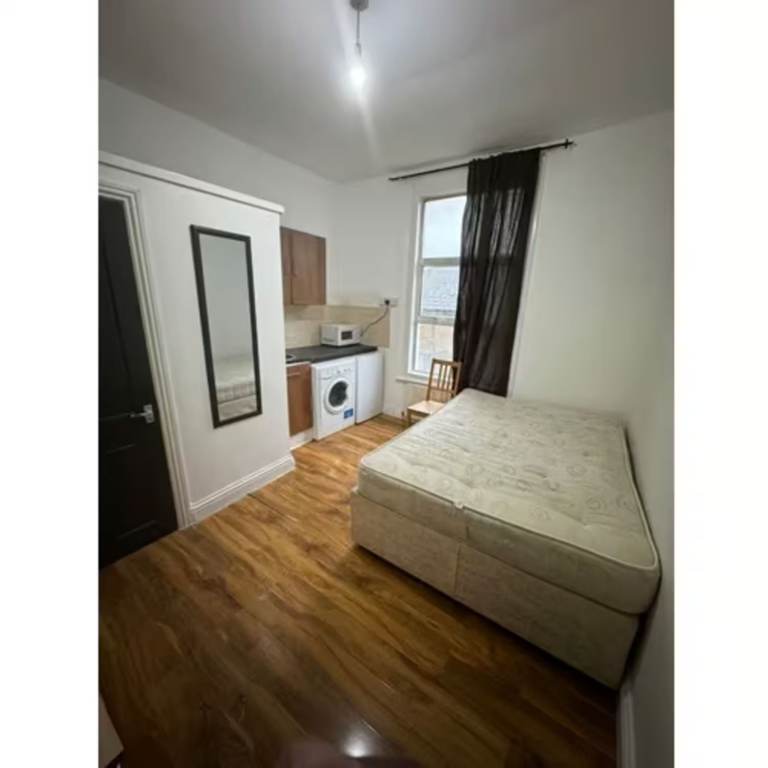 Luxury Affordable Studio Flats to Rent - Bills Included 