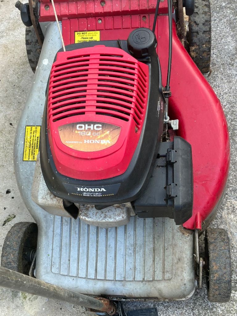 Petrol lawn mower mount field sp555