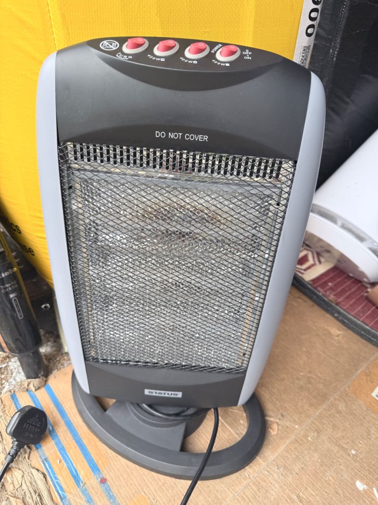 Status 1200W Oscillating Halogen Heater 