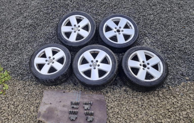 VW PASSAT B6 5X ALLOY WHEELS WITH TYRES INCLUDING SET OF LUG NUTS AND CAPS