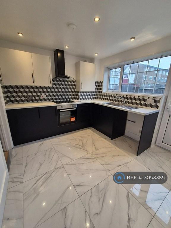 4 bedroom house in Mill Road, Gillingham, ME7 (4 bed) (#3053385)