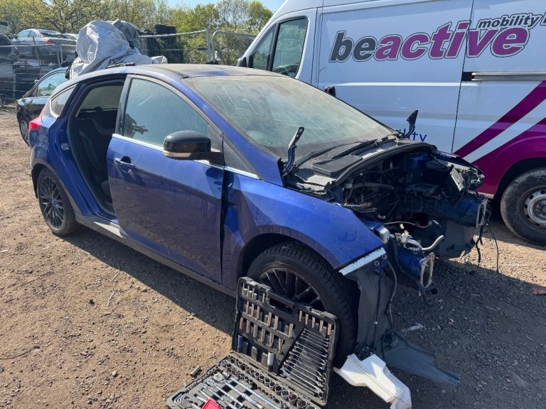 Ford focus mk3  1.0 eco 2014 blue BREAKING FOR PARTS 