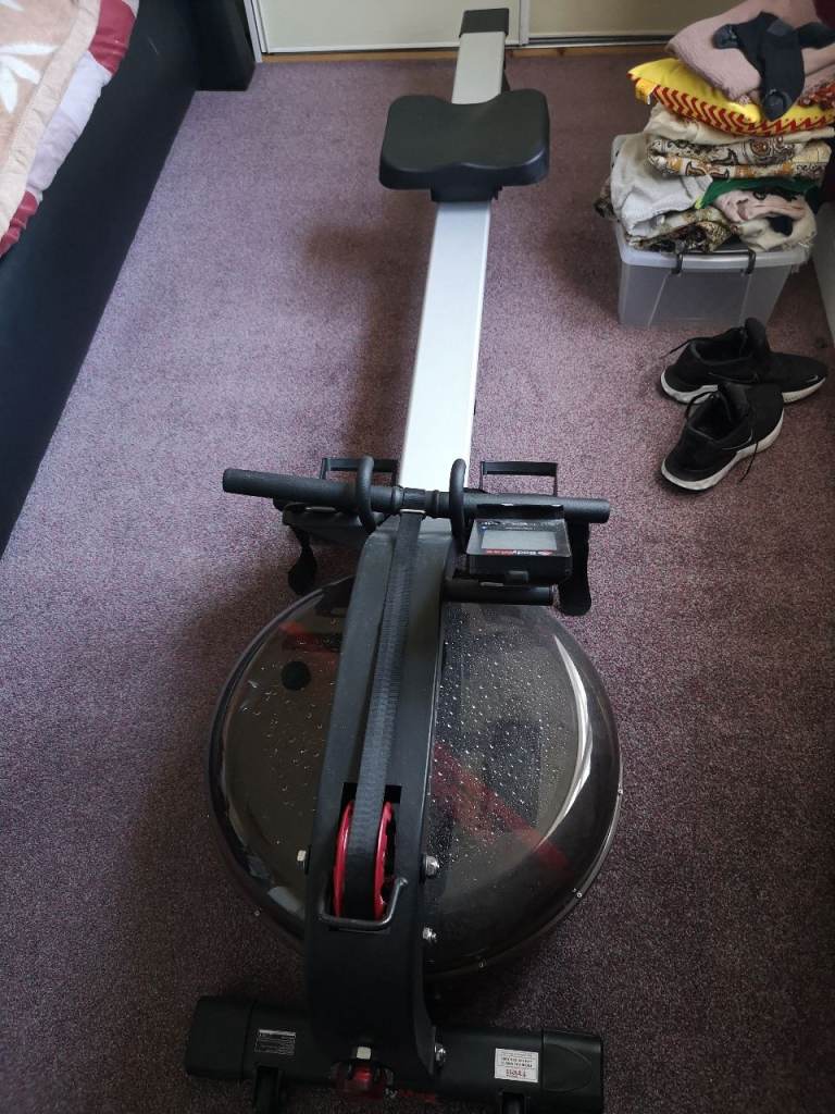 WATER ROWING MACHINE WR40/LCD DISPLAY/9 PROGRAMS/STANDS UPRIGHT STORAGE/AS NEW