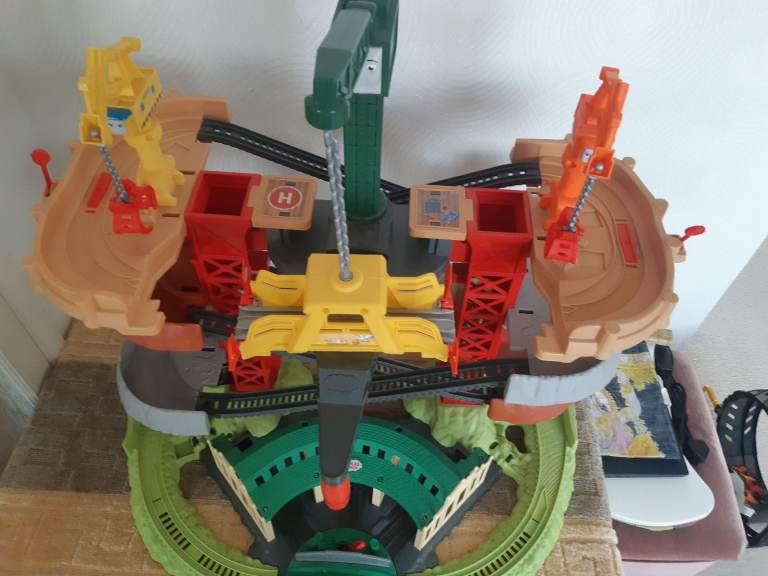 Trains & Cranes Super Tower