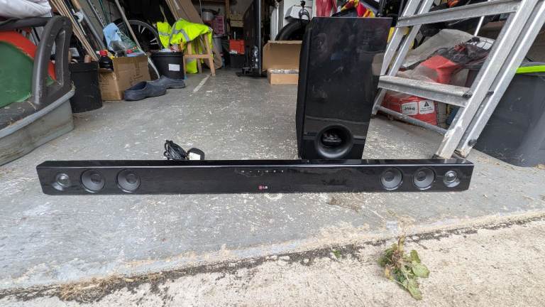 LG NB3530A 2.1ch 300W Soundbar with Subwoofer S33A1-D