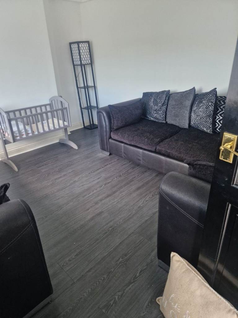 3-BEDROOM SEMI-DETACHED HOUSE TO LET