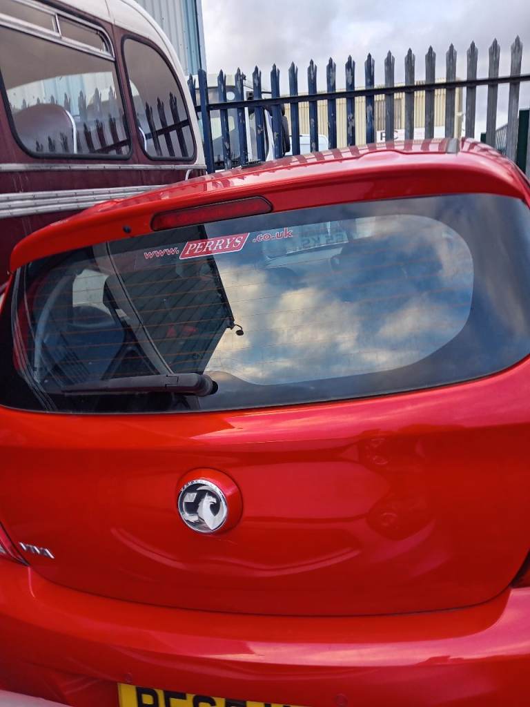 Vauxhall Viva 2015 Bootlid with Glass and hidges and lock 