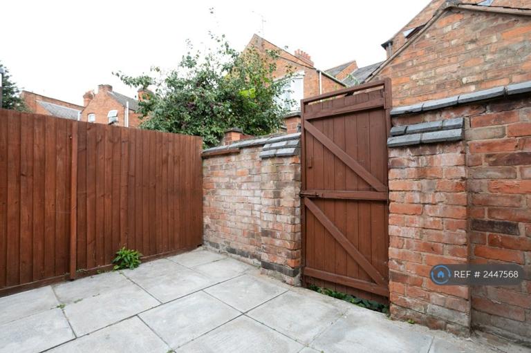 5 bedroom house in Chaucer Street, Leicester, LE2 (5 bed) (#2447568)