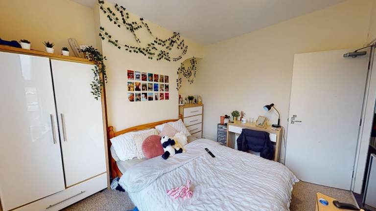 4 Rooms - 42 Woodborough Road