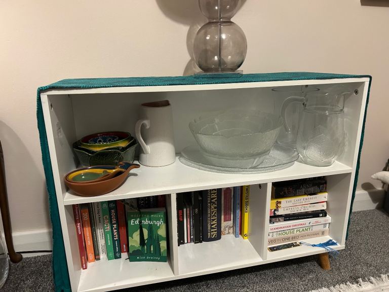 Sideboard bookshelf / storage unit white with wooden legs
