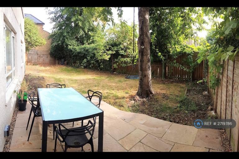 2 bedroom flat in Florence House, London, SW2 (2 bed) (#2719786)