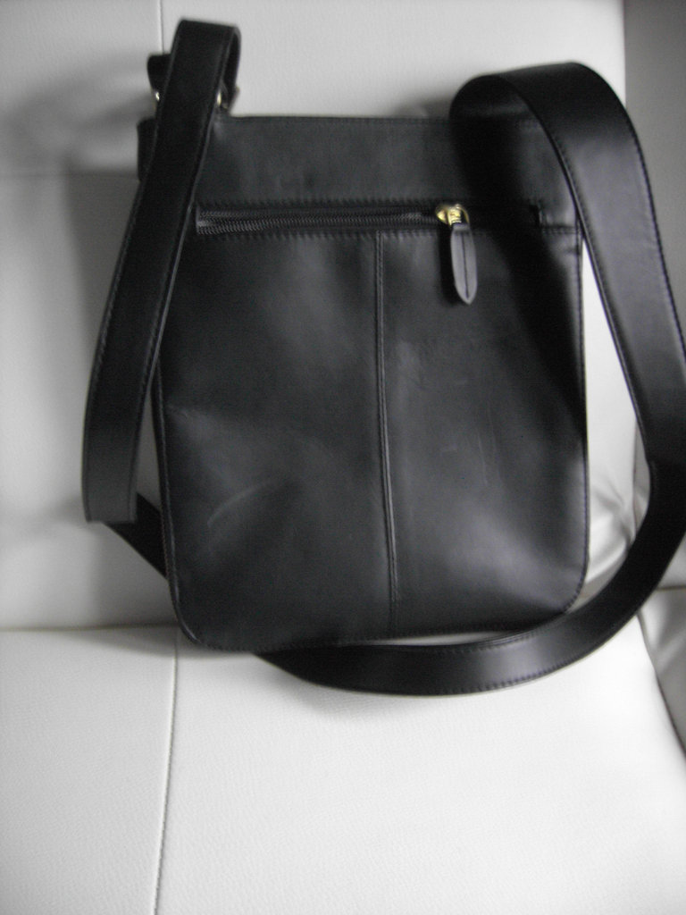 BLACK LEATHER CROSSOVER BAG