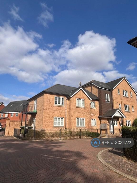 2 bedroom flat in Barland Way, Aylesbury, HP18 (2 bed) (#3032772)