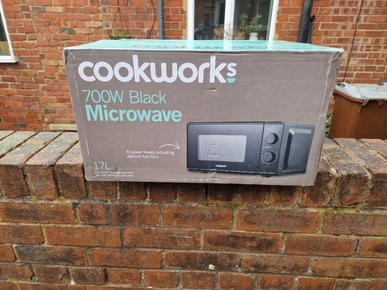 Cookworks 700W White 17L Microwave Oven - Manual Dials