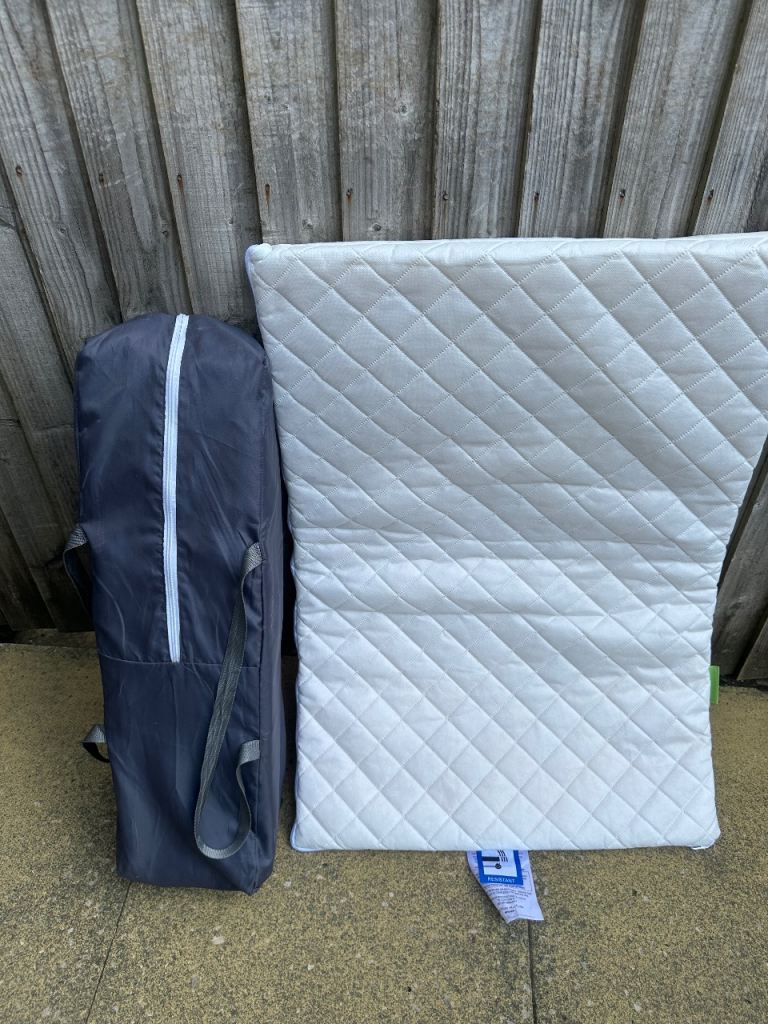 Travel cot & matteres and sheet
