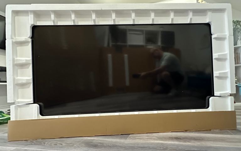 Samsung 75” Smart TV - SPARES OR REPAIR