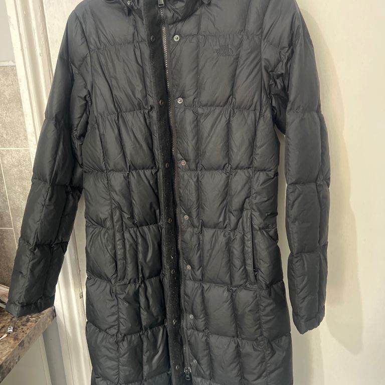 The North Face Women's Black Puffer Jacket – Good Condition