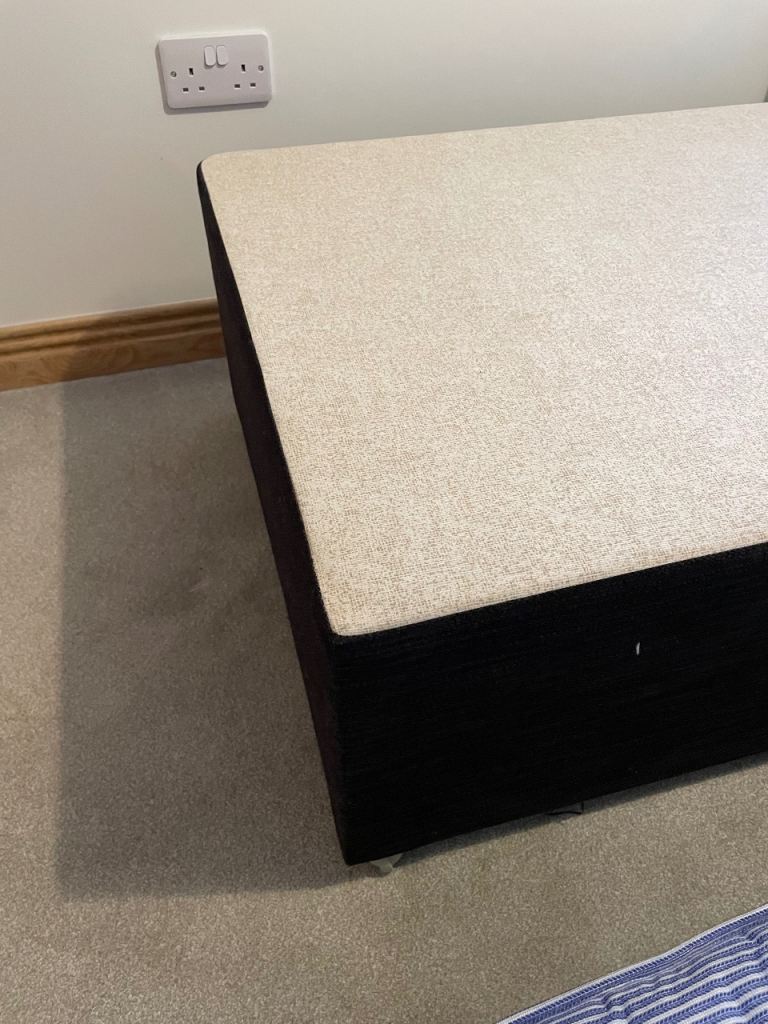 Single bed bases on rollers