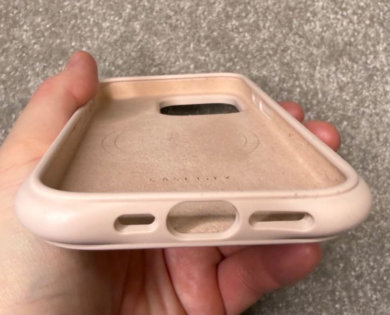 CASETiFY Ripple Silicone Case - Oat - for iPhone 15 Pro Magsafe Used