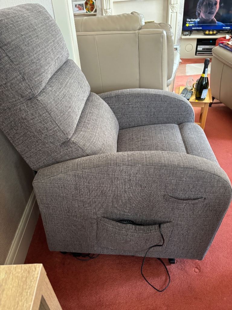 Recliner chair 