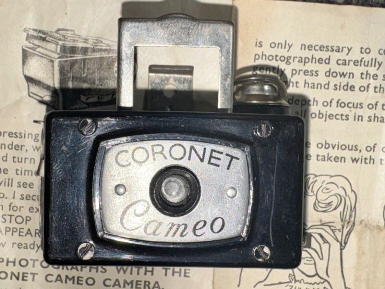 Rare Vintage Coronet Cameo camera in great condition. 