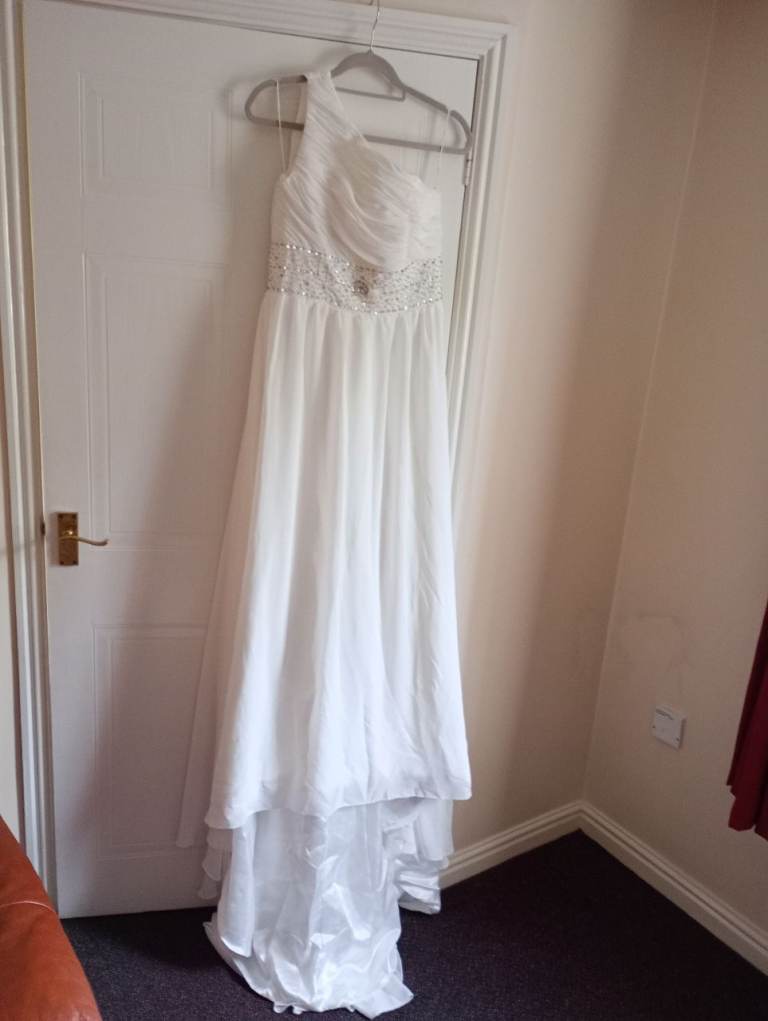 Stunning Size 12 White Chiffon One-Shoulder Wedding Dress with Train