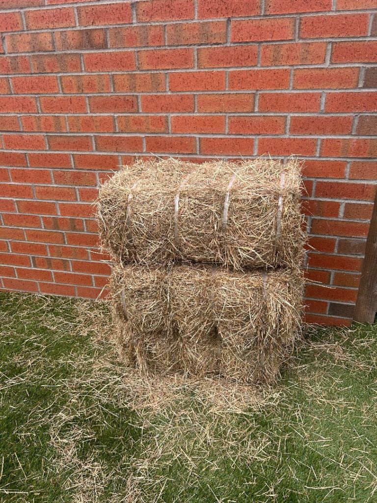 3 Hay bales 