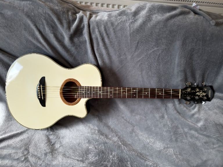 Yamaha APX 6 Electro Acoustic Guitar