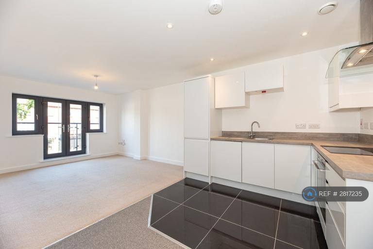 2 bedroom flat in London Road, Mitcham, CR4 (2 bed) (#2817235)