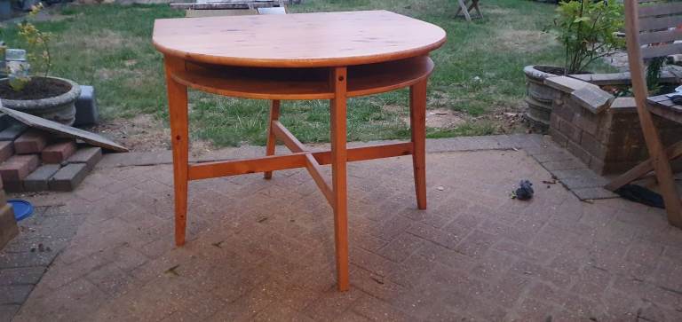 Pine gate leg table