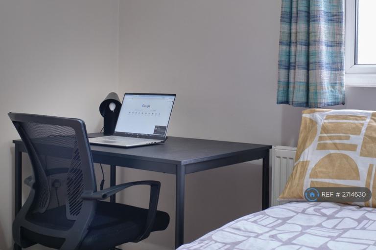 4 bedroom house in Hartley Road, Nottingham, NG7 (4 bed) (#2714630)