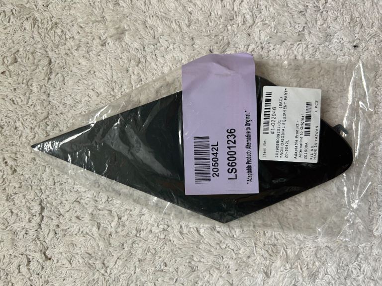 Tow eye cover for Lexus ES300h