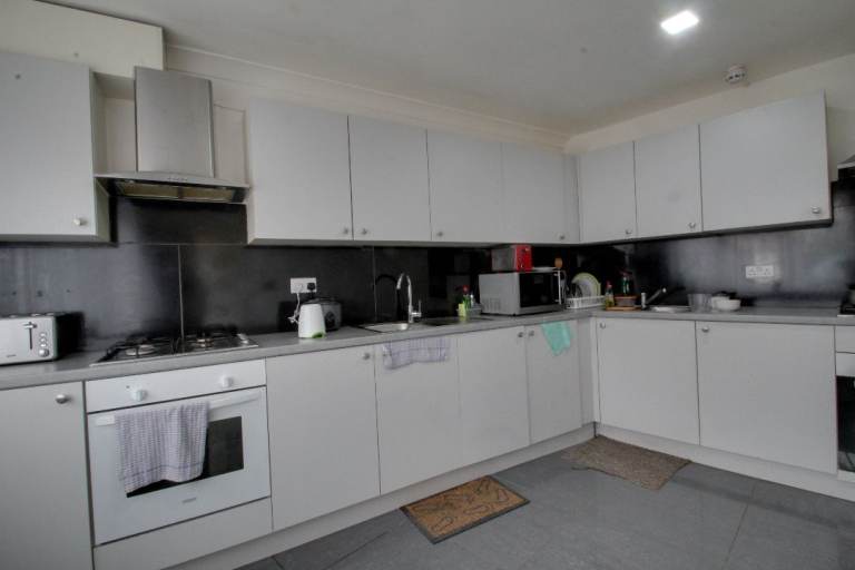 ALL INCLUSIVE ONE BEDROOM, SHARED KITCHEN, LICHFIELD ROAD