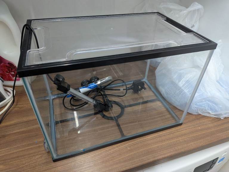 Small Fish Tank with Lid – Good Condition