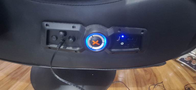 Working gaming chair with adapter 