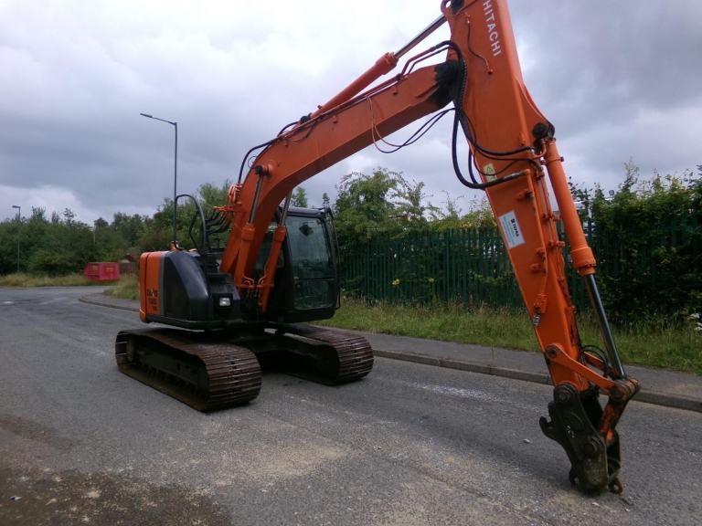2011 HITACHI ZAXIS 135 US-3 TRACKED EXCAVATOR. 13.5 TON. PIPED FOR BREAKER. 