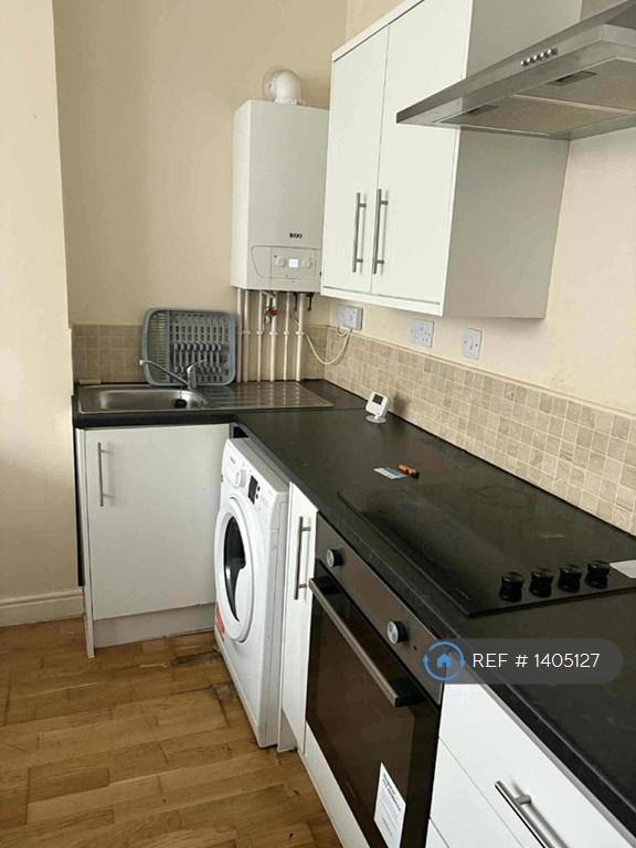 1 bedroom flat in Trentham Road, Stoke-On-Trent, ST3 (1 bed) (#1405127)