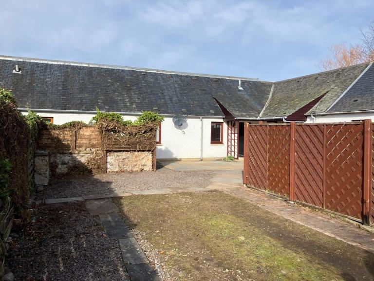 Three-Bedroom Rural Cottage for Rent on the Black Isle with stunning views over the Cromarty Firth 