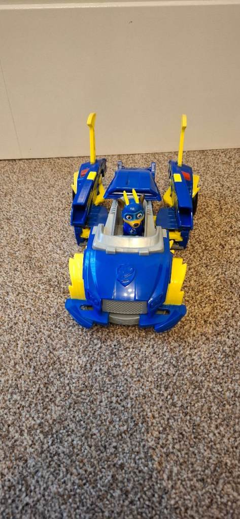 Paw patrol chases cruiser with figure